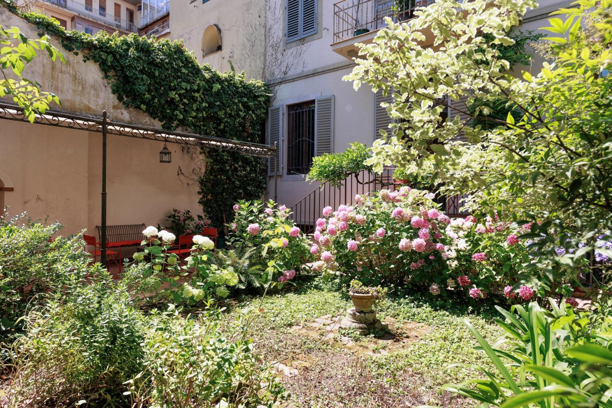 Florence Huge Apartment With Private Garden المظهر الخارجي الصورة